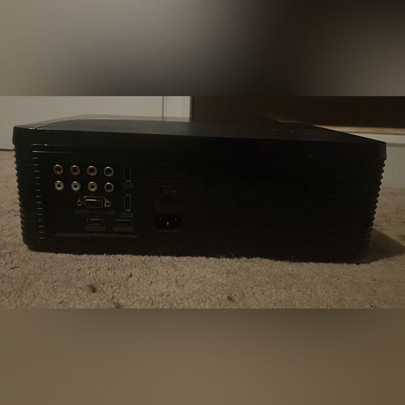 Favi entertainment RIOHD-LED-3T LCD Home Theater Projector - Picture 2 of 3